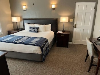 Deluxe Room, 1 King Bed