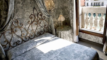 Junior Suite, Canal View