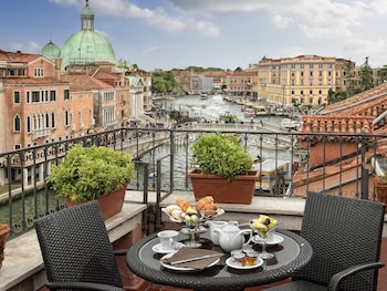 Superior Double or Twin Room, Canal View