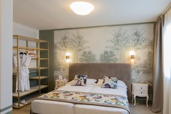 Junior Suite (Roof Top View)