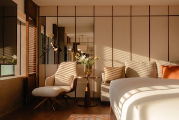 Deluxe Room, 1 King Bed