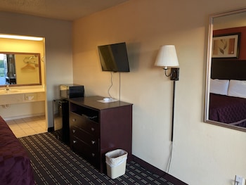Room, 1 King Bed, Smoking