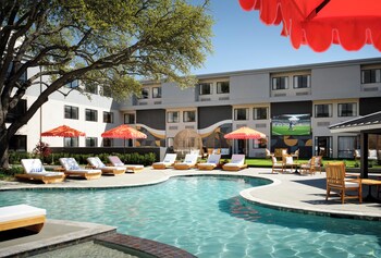 Room, 1 King Bed, Pool View
