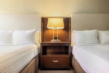 Standard Room, 2 Double Beds, Non Smoking (Mobility Accessible, Tub)