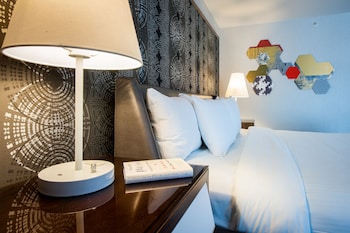 Luxury Suite, 1 King Bed, Balcony