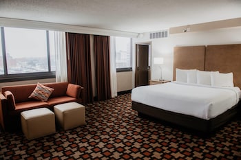 Studio Suite, 1 King Bed with Sofa bed, Non Smoking