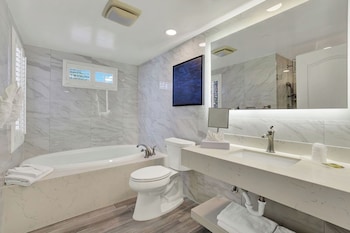 Suite, 2 Queen Beds, Non Smoking, Jetted Tub (with Sofabed)