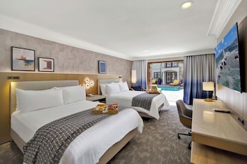 Standard Room, 2 Queen Beds, Accessible, Bathtub