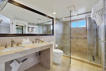 Suite, 1 King Bed, Balcony, City View