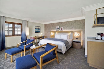 Suite, 1 King Bed, Balcony, City View