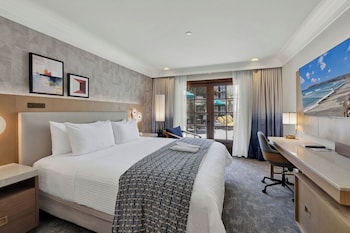 Standard Room, 1 King Bed, Non Smoking, Refrigerator & Microwave