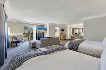 Suite, 2 Queen Beds, Balcony, City View (with Sofabed)