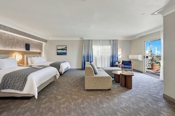 Suite, 2 Queen Beds, Balcony, City View (with Sofabed)