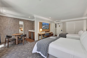 Standard Room, 2 Queen Beds, Accessible, Bathtub