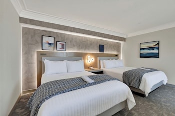 Suite, 2 Queen Beds, Balcony, City View (with Sofabed)