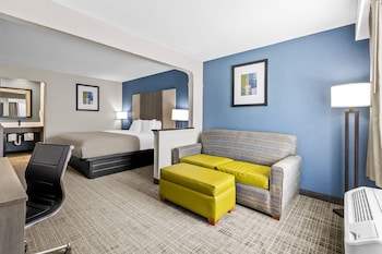 Suite, 1 King Bed, Smoking