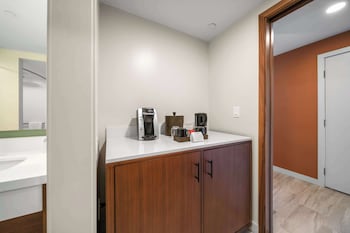 Junior Suite (Premium Courtyard, 1 King Bed)