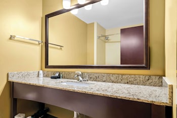 Business Room, 1 King Bed, Non Smoking, Jetted Tub