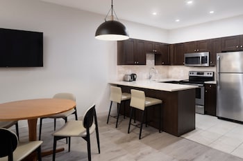 Grand Condo, 2 Bedrooms, Lake View (Balcony)