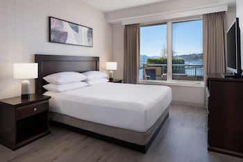 Grand Room, 2 Bedrooms, Lake View (Balcony)