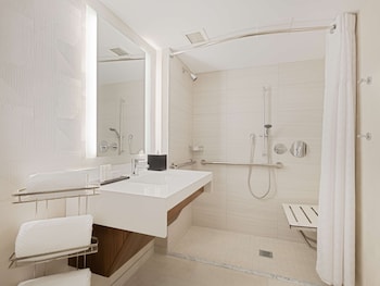 Suite, 1 King Bed, Accessible (Roll-In Shower)
