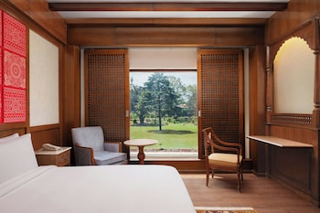 Standard Room, 1 King Bed, Garden View