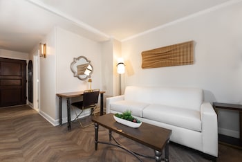 Luxe One-Bedroom Queen Suite