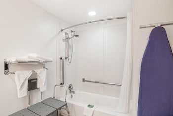Standard Room, 2 Queen Beds, Accessible, Bathtub