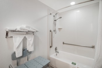 Standard Room, 1 King Bed, Bathtub