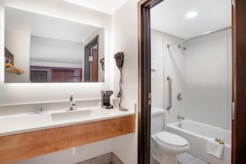 Standard Room, 2 Queen Beds, Non Smoking, Refrigerator & Microwave (with Sofabed)