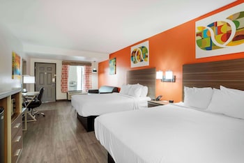 Suite, 1 Queen Bed, Smoking, Refrigerator & Microwave (with Single Sofabed)