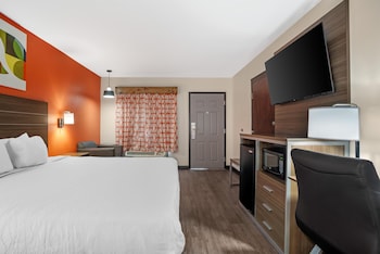 Standard Room, 1 King Bed, Accessible, Non Smoking