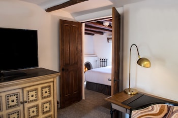 Suite, 1 Bedroom, Fireplace