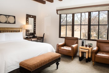 Room, 1 King Bed (Fireplace)