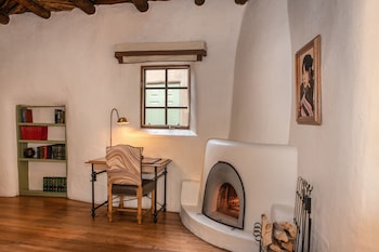 Room, 2 Queen Beds (Fireplace)