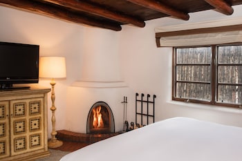 Studio, 1 Queen Bed (Fireplace)