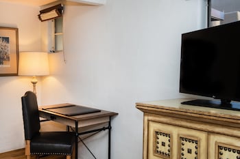 Studio, 1 Queen Bed (Fireplace)