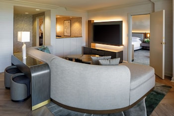 Suite (Town Center)