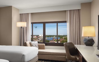 Deluxe Room, 2 Queen Beds, Accessible (Roll-In Shower)