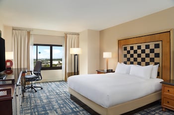 Room, 1 King Bed, Accessible, Bathtub (Disney Springs View)