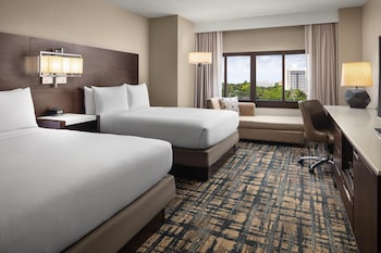 Deluxe Room, 2 Queen Beds, Accessible (Roll-In Shower)