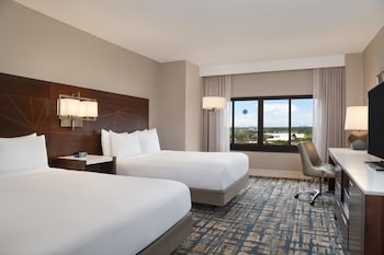 Deluxe Room, 2 Queen Beds, Accessible (Roll-In Shower)