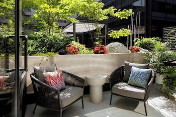 Premier Room, 2 Queen Beds, Courtyard View (Terrace)