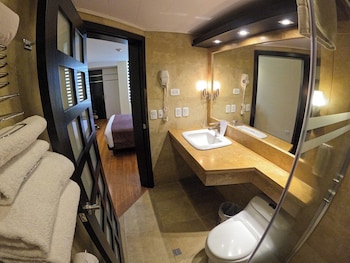 Deluxe Room, 1 Queen Bed