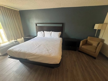 Deluxe King Bed with Pull Out