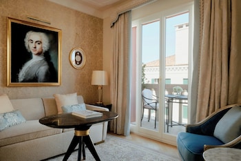 Premium Suite, 1 King Bed