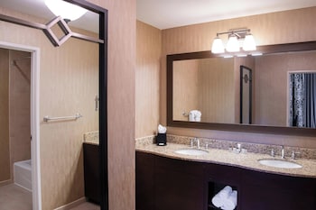 Room, 1 King Bed (Mobility/Hearing Access, Roll-In Shwr)