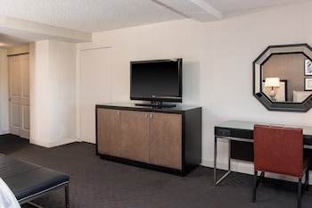 Deluxe Room, 1 King Bed with Sofa bed (Balcony)