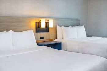 Room, 2 Queen Beds, Non Smoking