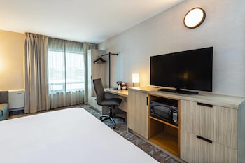 Room, 1 King Bed, Non Smoking ( Upgrade)